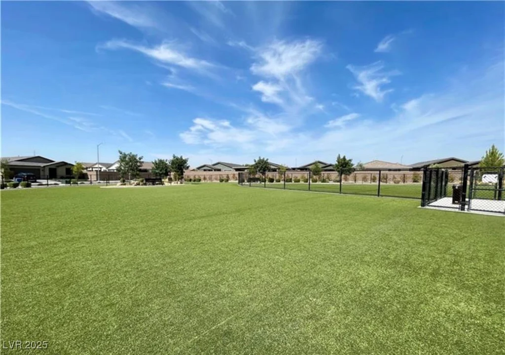 6524 Summershade, North Las Vegas, NV 89086