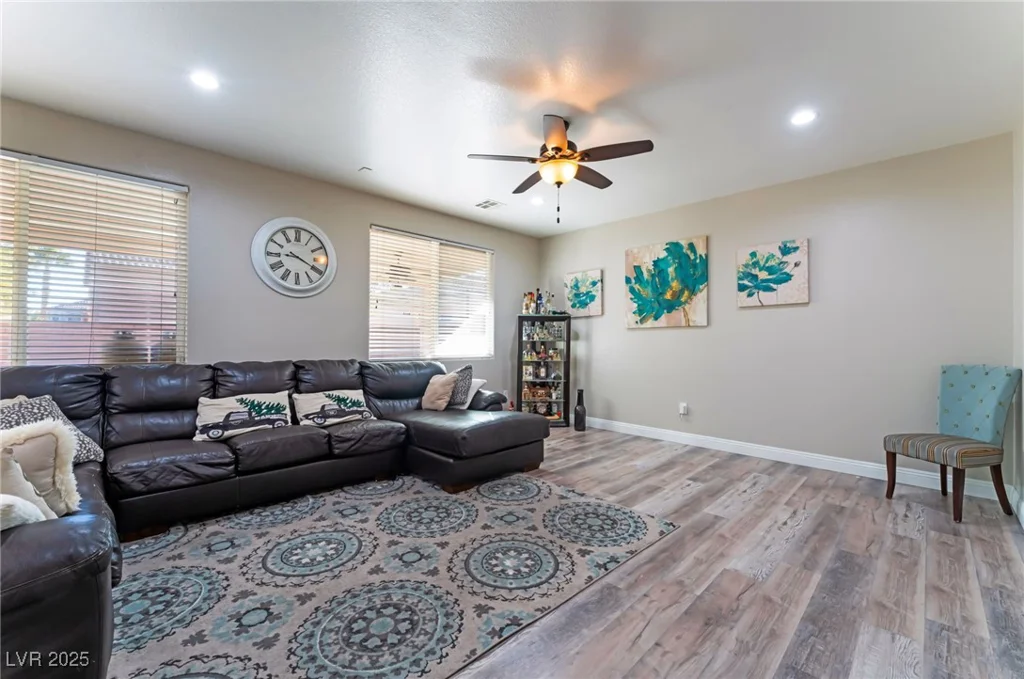 6916 Snow Finch, North Las Vegas, NV 89084