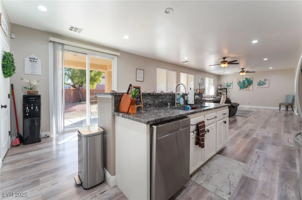 6916 Snow Finch, North Las Vegas, NV 89084