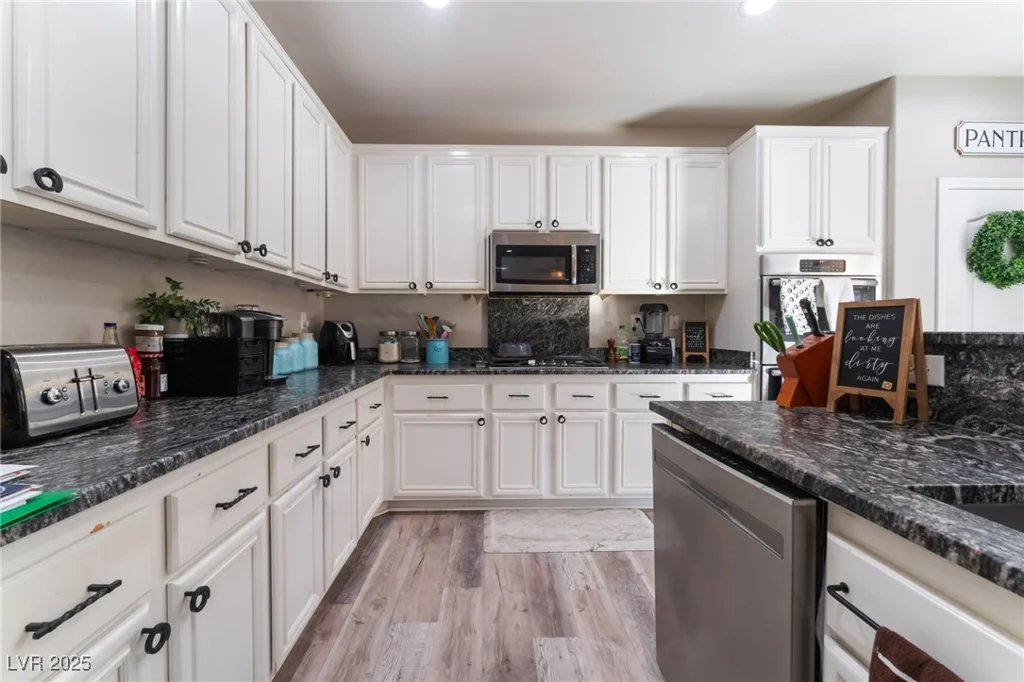 6916 Snow Finch, North Las Vegas, NV 89084