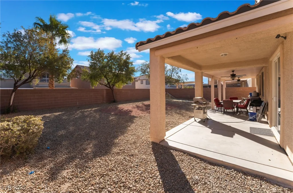 6916 Snow Finch, North Las Vegas, NV 89084