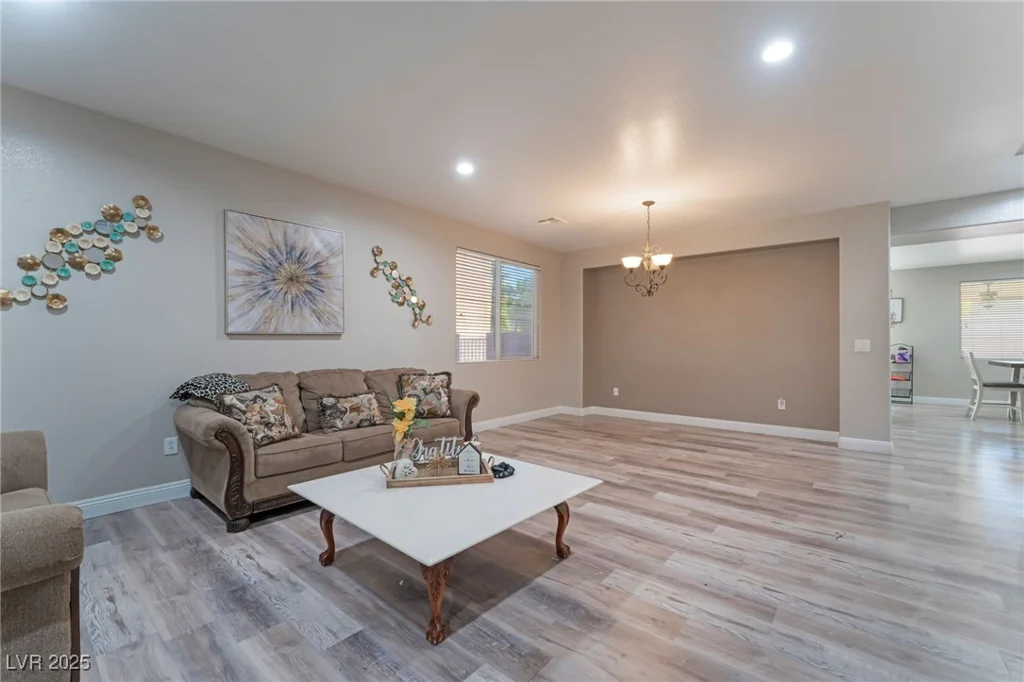 6916 Snow Finch, North Las Vegas, NV 89084
