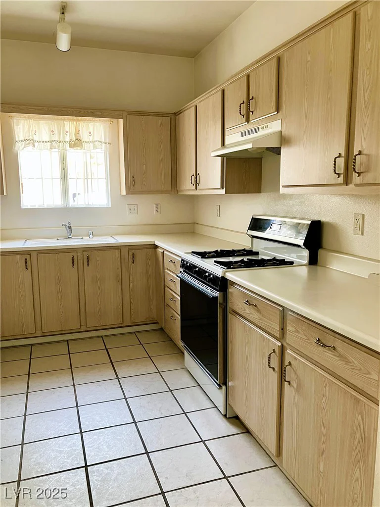 1900 Torrey Pines, Las Vegas, NV 89108