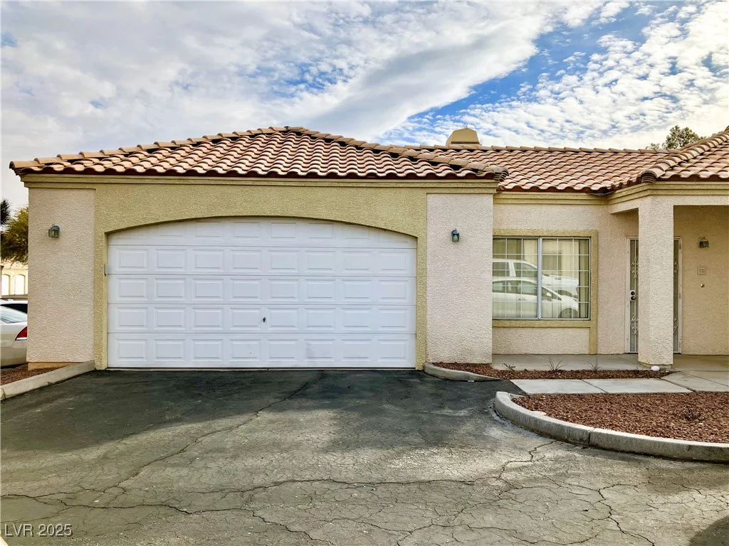 1900 Torrey Pines, Las Vegas, NV 89108