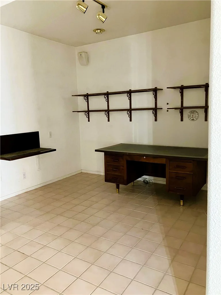 1900 Torrey Pines, Las Vegas, NV 89108