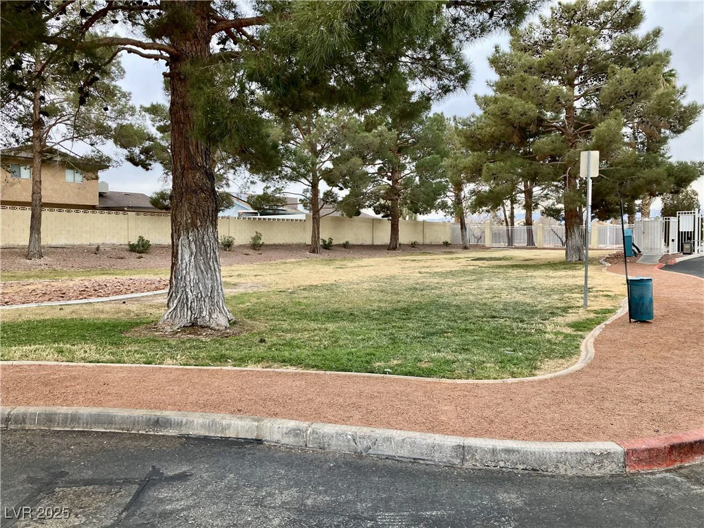 1900 Torrey Pines, Las Vegas, NV 89108