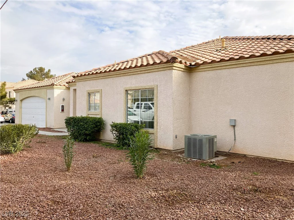 1900 Torrey Pines, Las Vegas, NV 89108