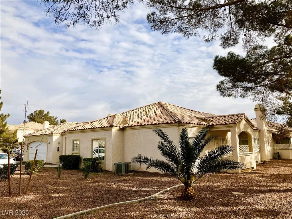 1900 Torrey Pines, Las Vegas, NV 89108
