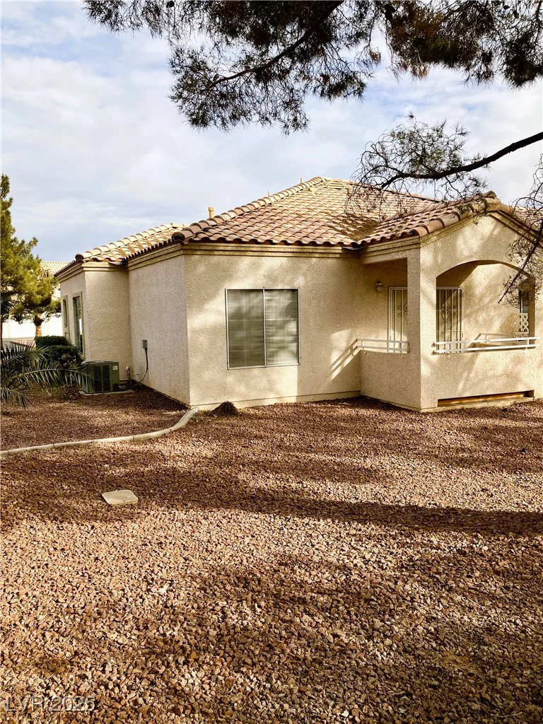1900 Torrey Pines, Las Vegas, NV 89108