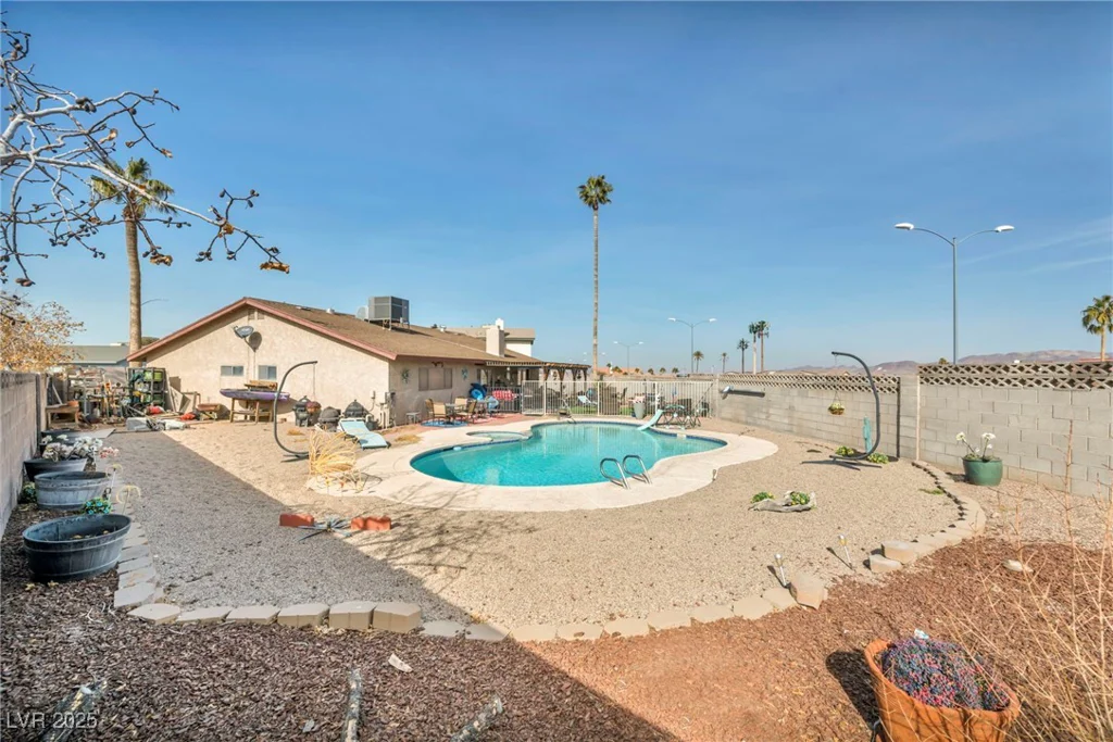 659 Glenwood, Henderson, NV 89002