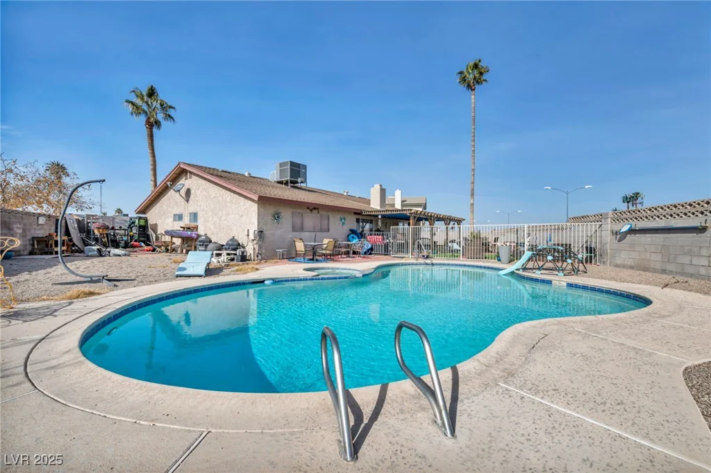 659 Glenwood, Henderson, NV 89002