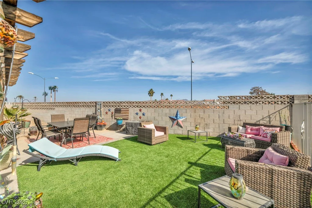 659 Glenwood, Henderson, NV 89002