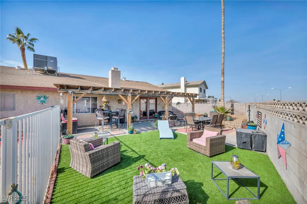 659 Glenwood, Henderson, NV 89002