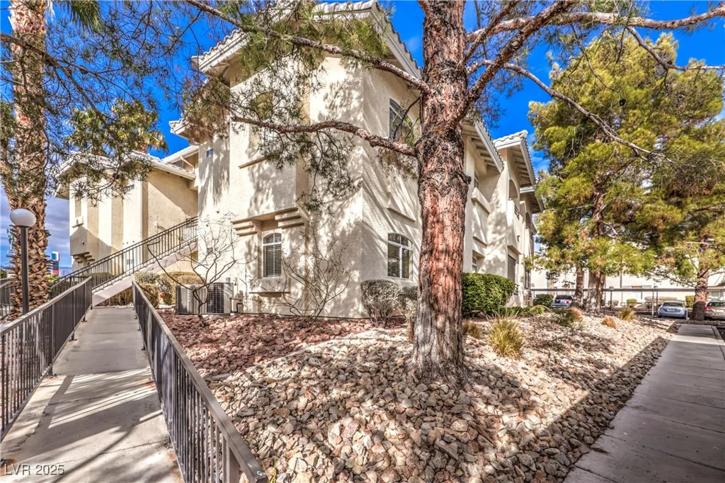 3320 Fort Apache, Las Vegas, NV 89117