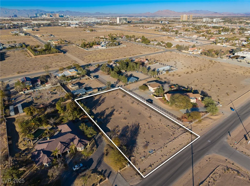 W Pebble, Las Vegas, NV 89139