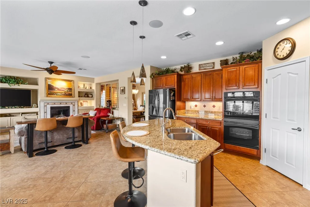 6422 Hughes Springs, Las Vegas, NV 89131