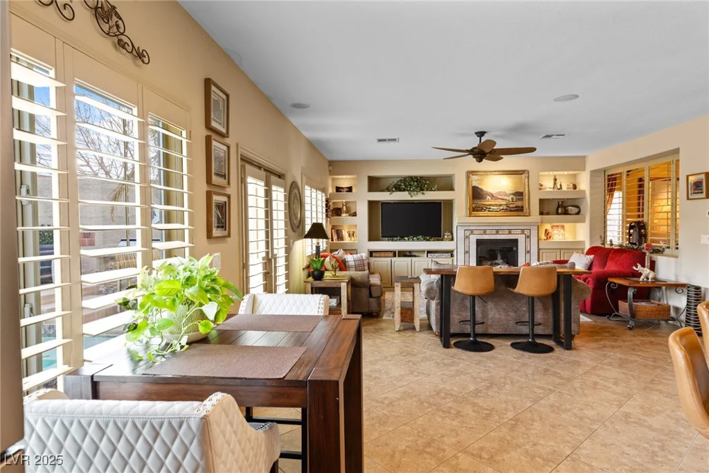 6422 Hughes Springs, Las Vegas, NV 89131