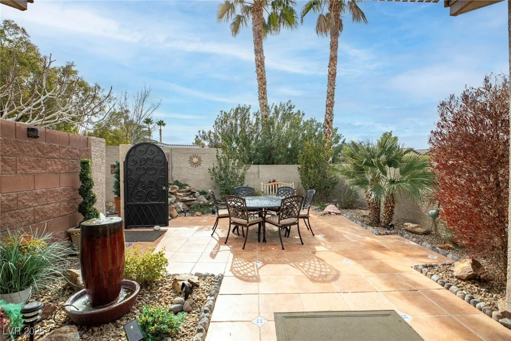 6422 Hughes Springs, Las Vegas, NV 89131