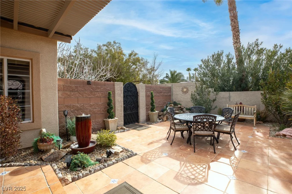 6422 Hughes Springs, Las Vegas, NV 89131
