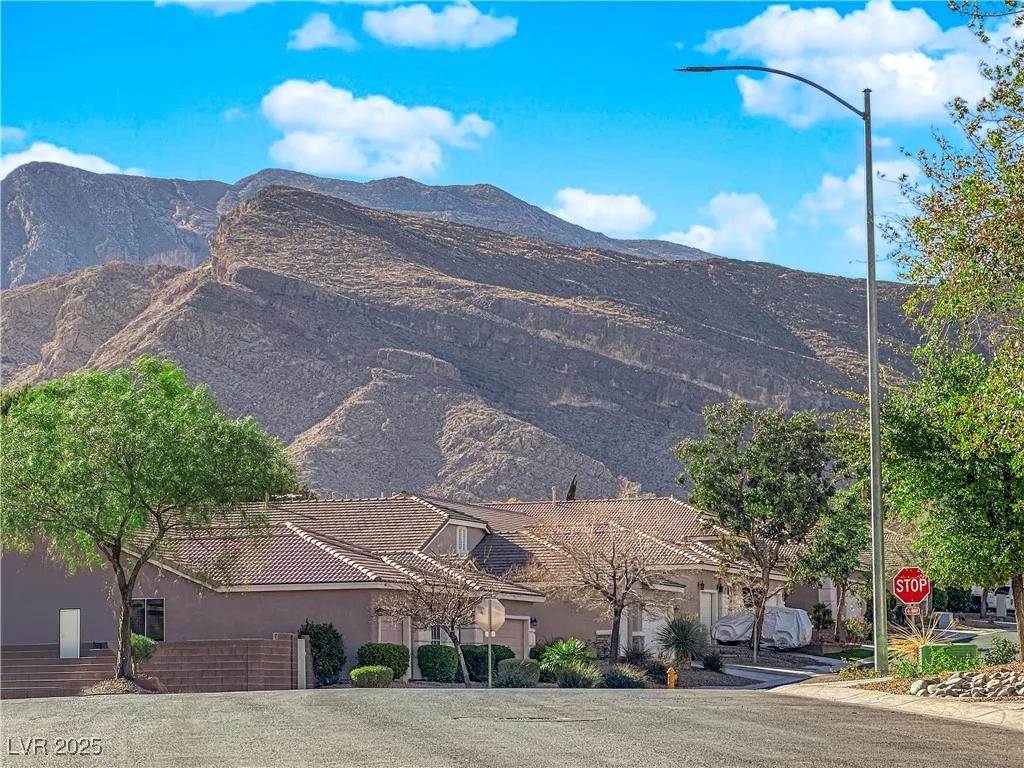 10125 James Harbin, Las Vegas, NV 89129