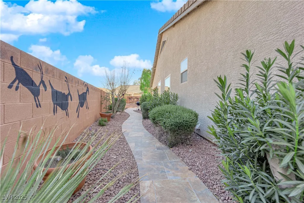 10125 James Harbin, Las Vegas, NV 89129