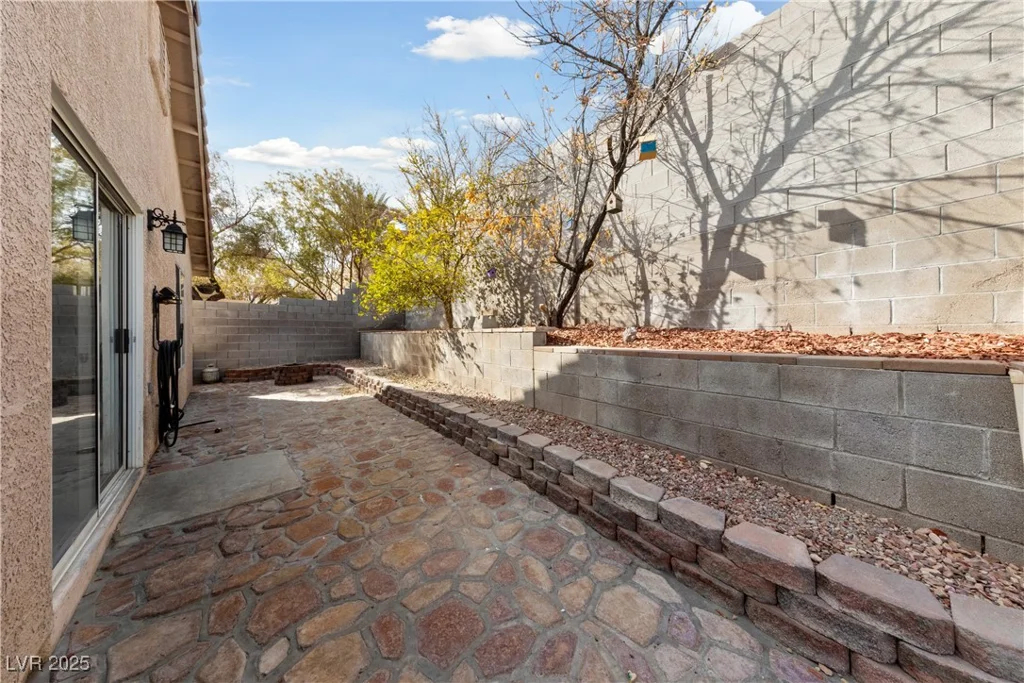 8644 Shady Pines, Las Vegas, NV 89143
