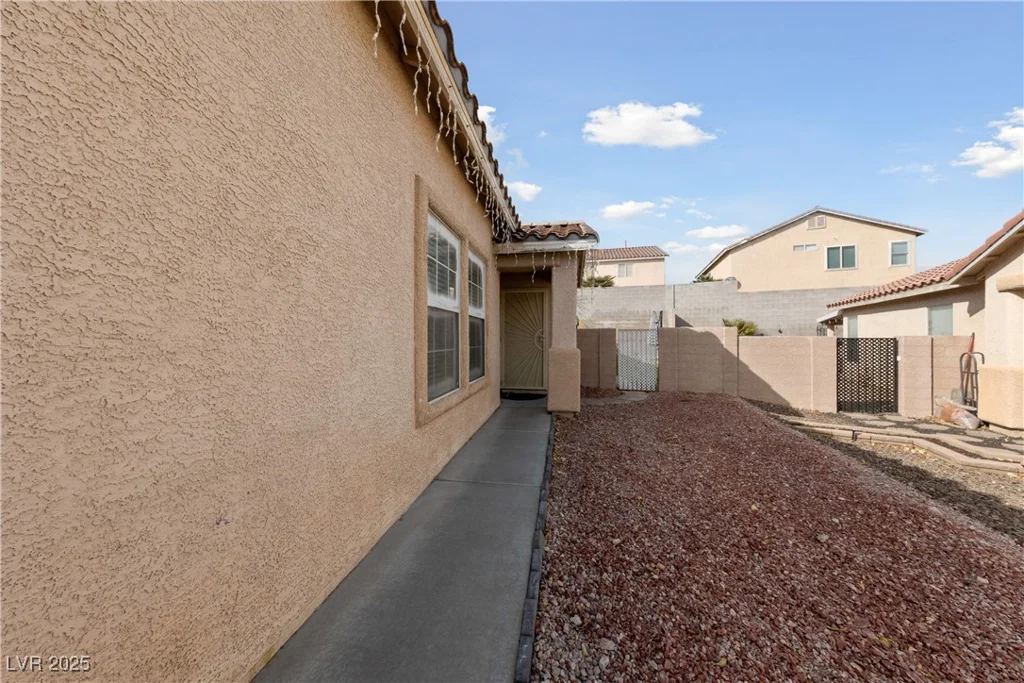 8644 Shady Pines, Las Vegas, NV 89143