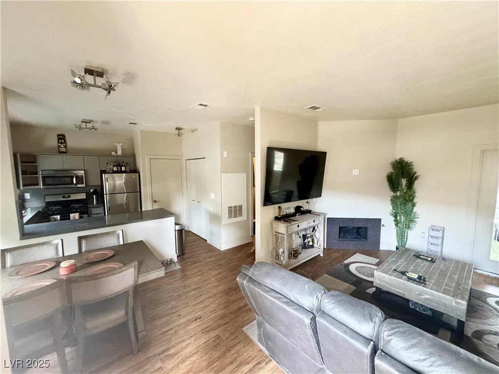 5250 Rainbow, Las Vegas, NV 89118