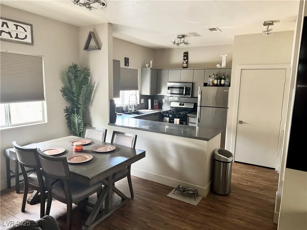 5250 Rainbow, Las Vegas, NV 89118