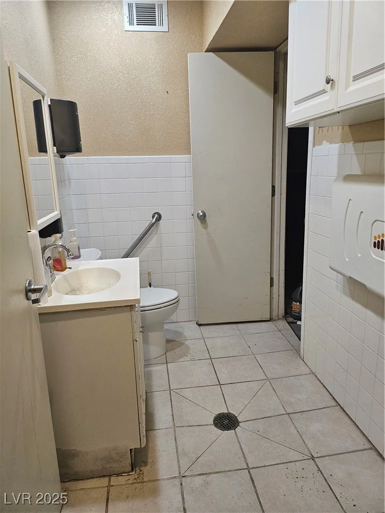 2167 Walnut, Las Vegas, NV 89115