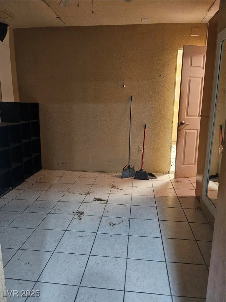 2167 Walnut, Las Vegas, NV 89115