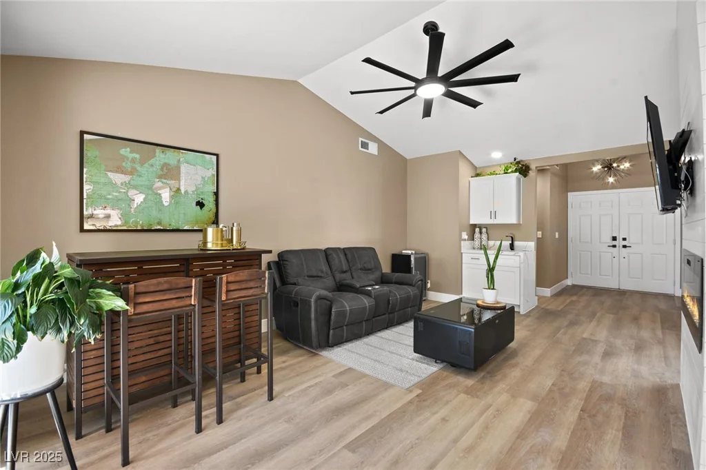 6413 Peppermill, Las Vegas, NV 89146