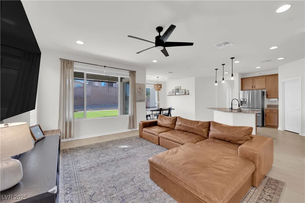 2598 Iron Crest, Las Vegas, NV 89138