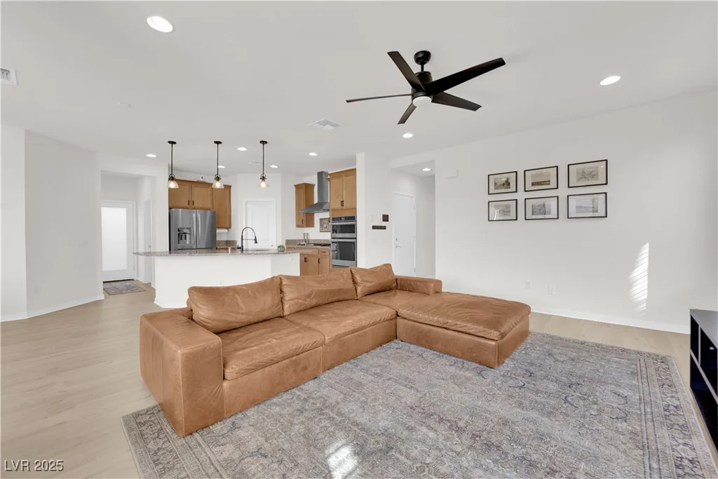 2598 Iron Crest, Las Vegas, NV 89138