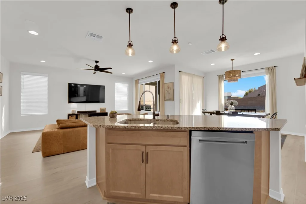 2598 Iron Crest, Las Vegas, NV 89138