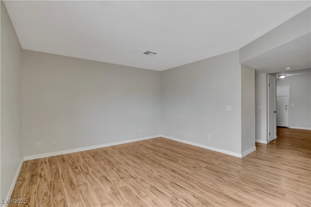 6536 Elk Creek, Las Vegas, NV 89156