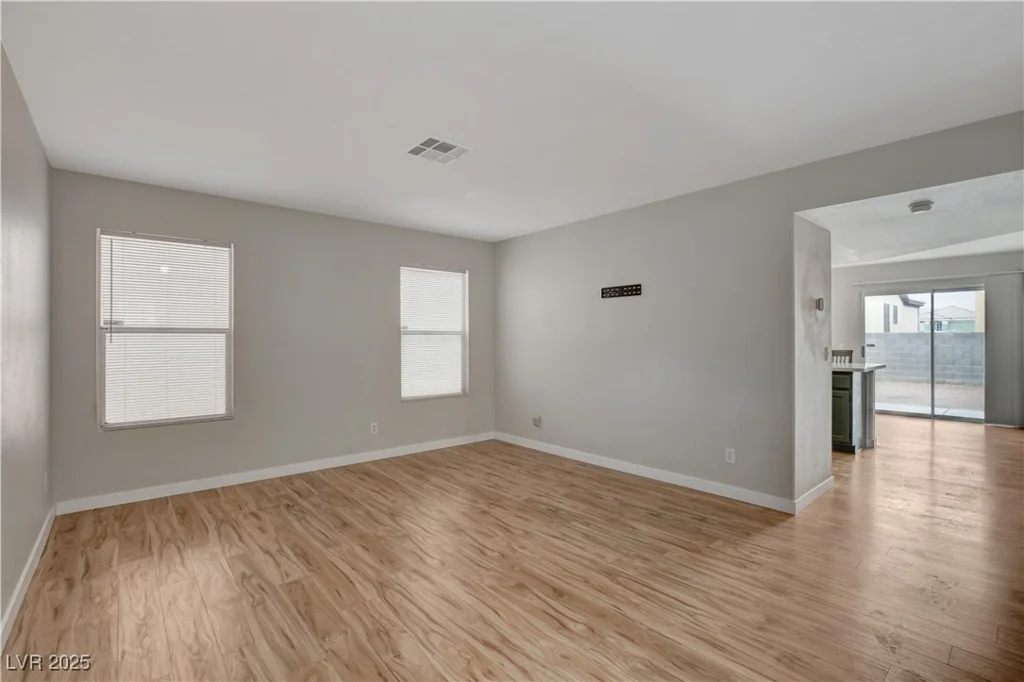 6536 Elk Creek, Las Vegas, NV 89156