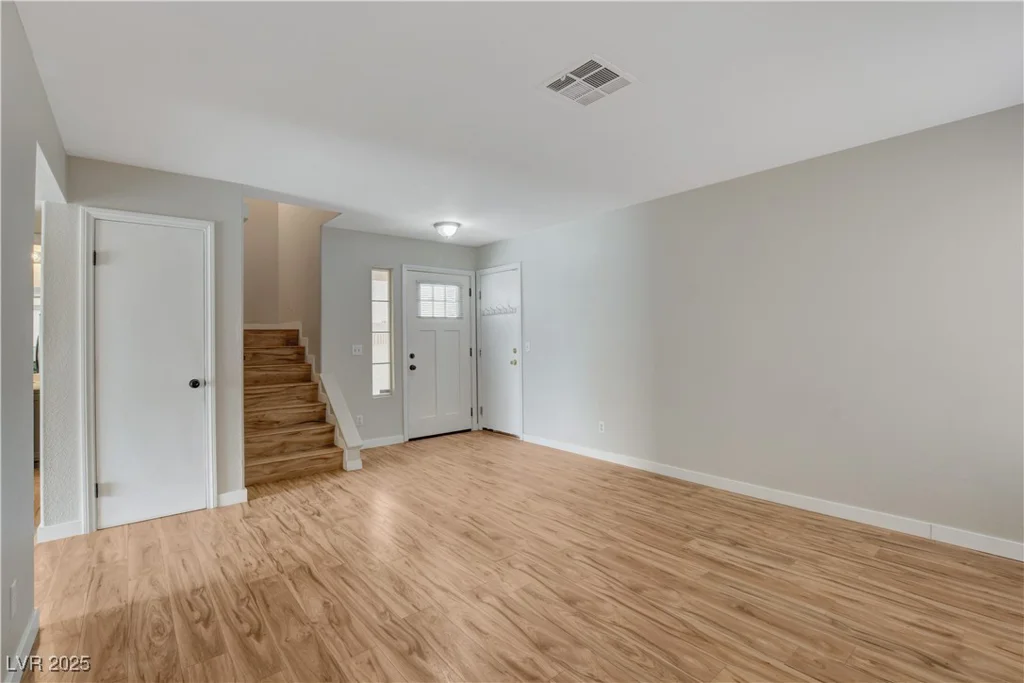 6536 Elk Creek, Las Vegas, NV 89156