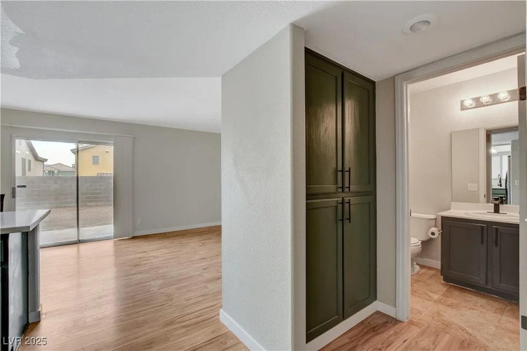 6536 Elk Creek, Las Vegas, NV 89156