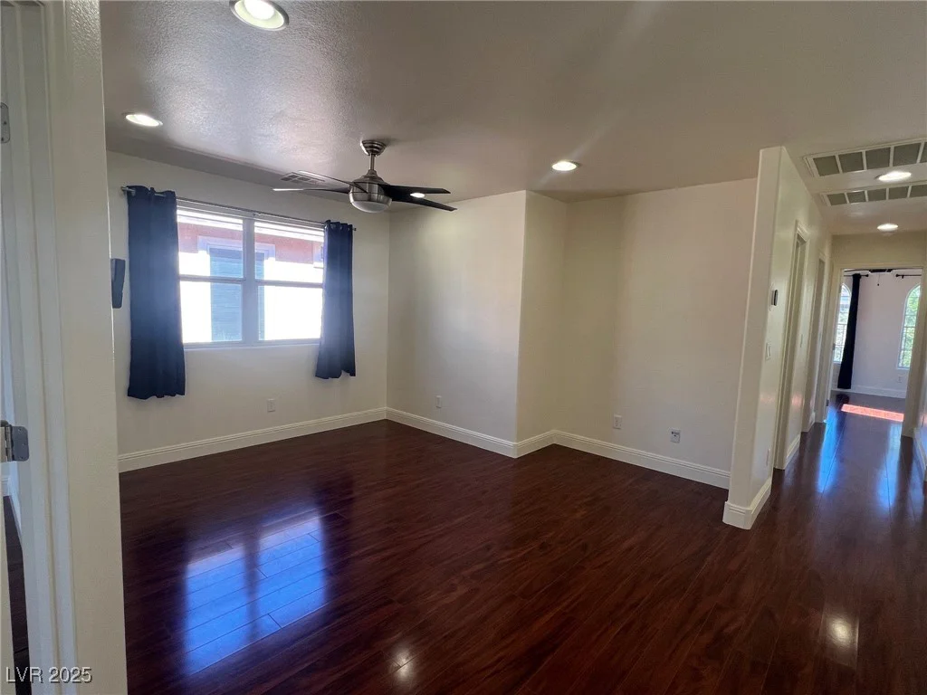 7481 Benlomond, Las Vegas, NV 89179