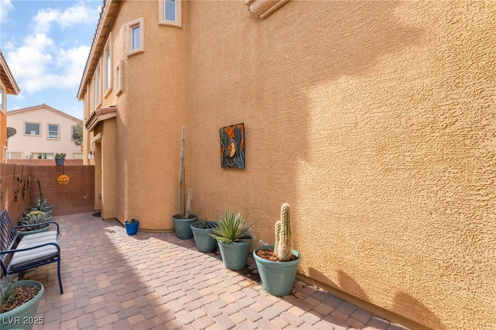 7481 Benlomond, Las Vegas, NV 89179