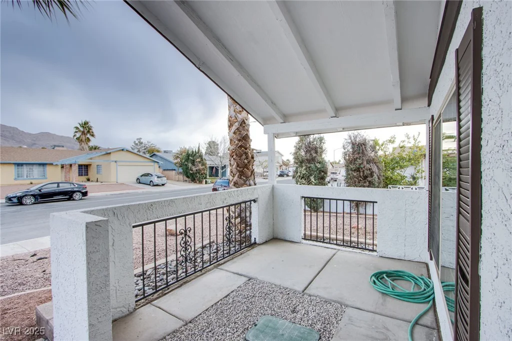 881 Stonehenge, Las Vegas, NV 89110