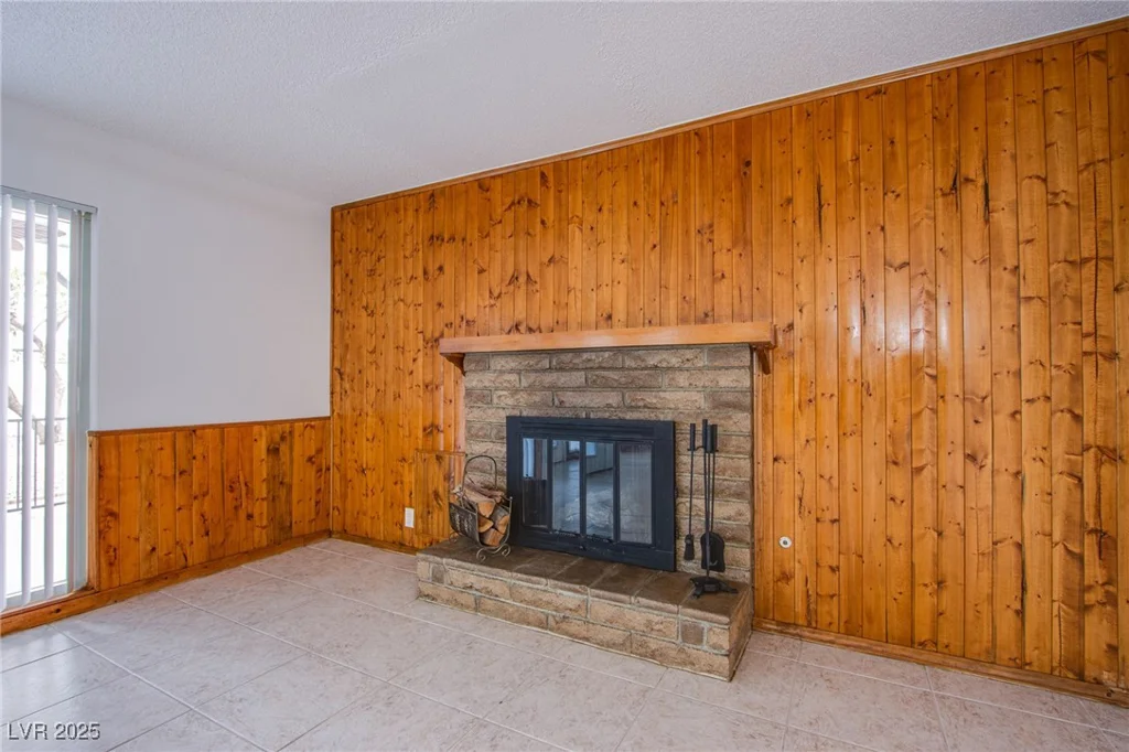 881 Stonehenge, Las Vegas, NV 89110