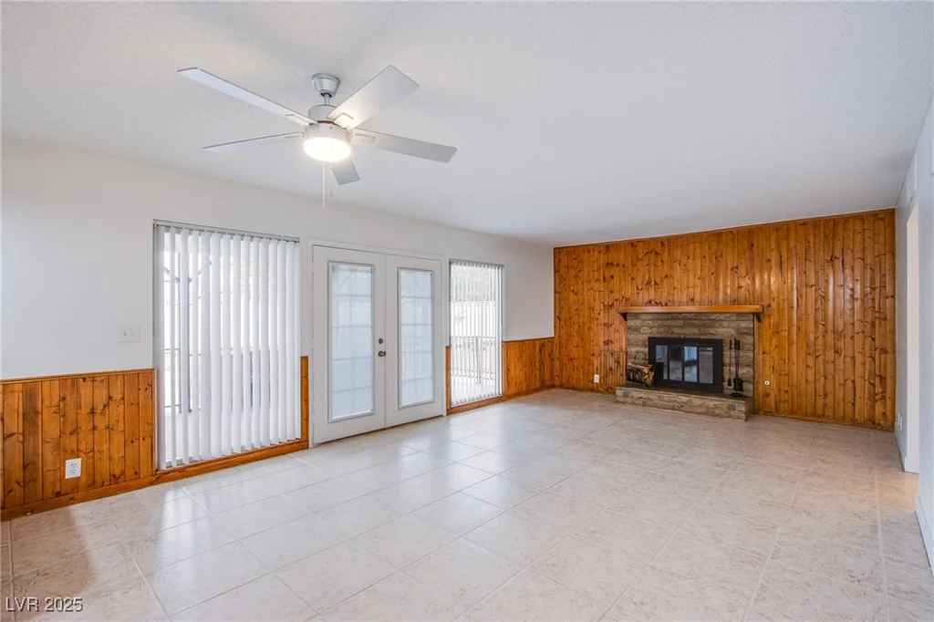 881 Stonehenge, Las Vegas, NV 89110