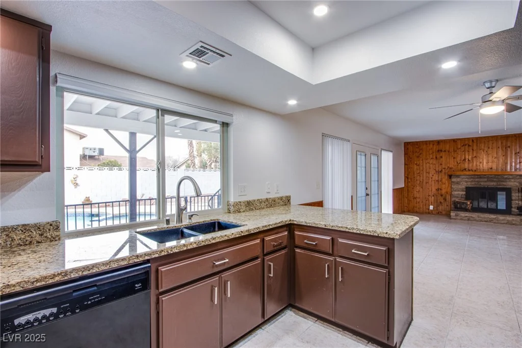 881 Stonehenge, Las Vegas, NV 89110