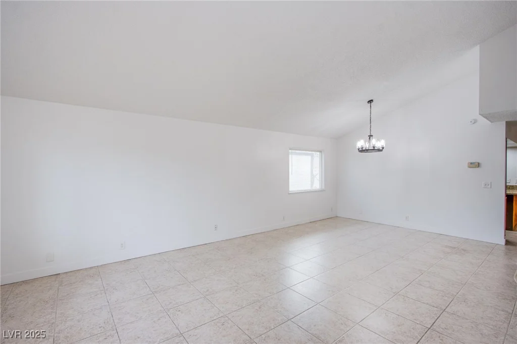 881 Stonehenge, Las Vegas, NV 89110