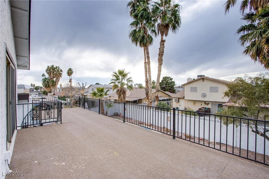 881 Stonehenge, Las Vegas, NV 89110