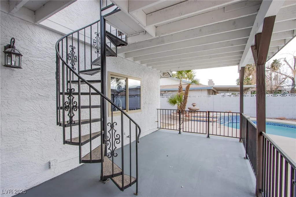 881 Stonehenge, Las Vegas, NV 89110