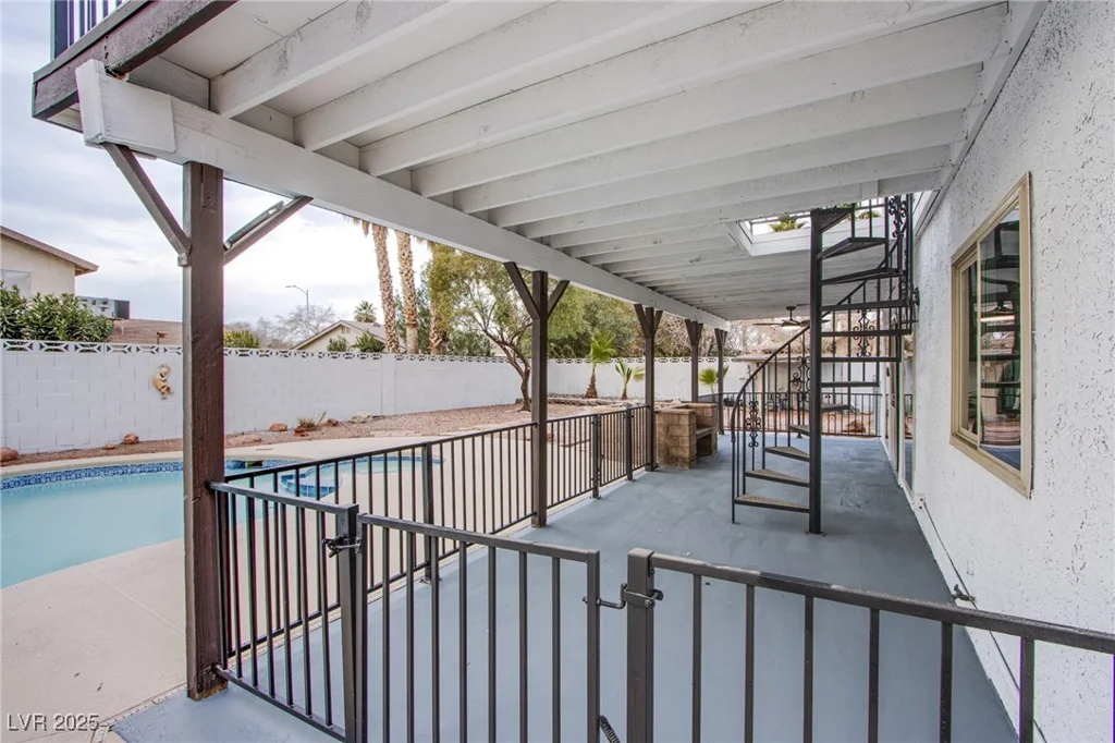 881 Stonehenge, Las Vegas, NV 89110