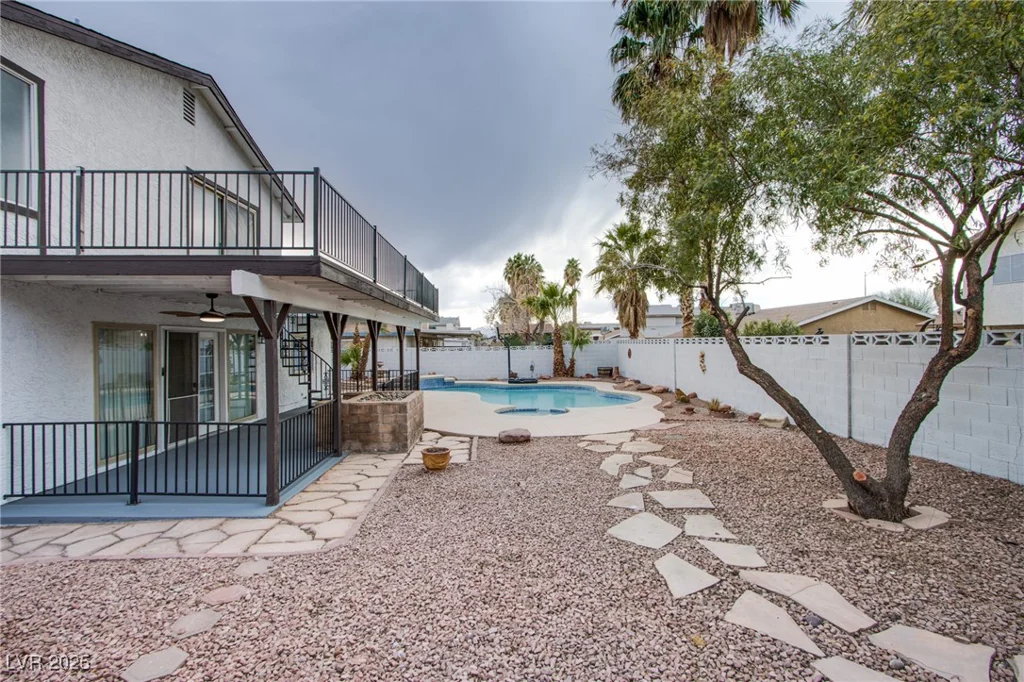 881 Stonehenge, Las Vegas, NV 89110